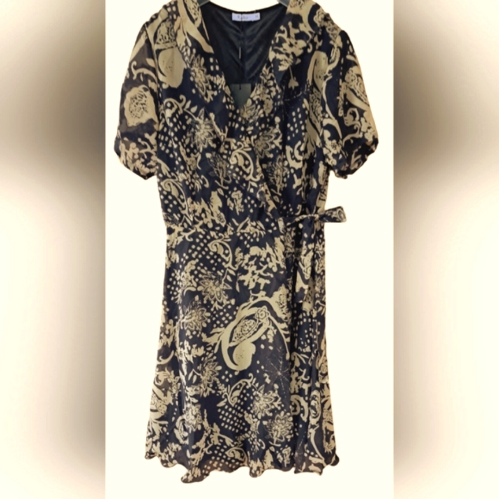Lovely wrap 👗 NWT